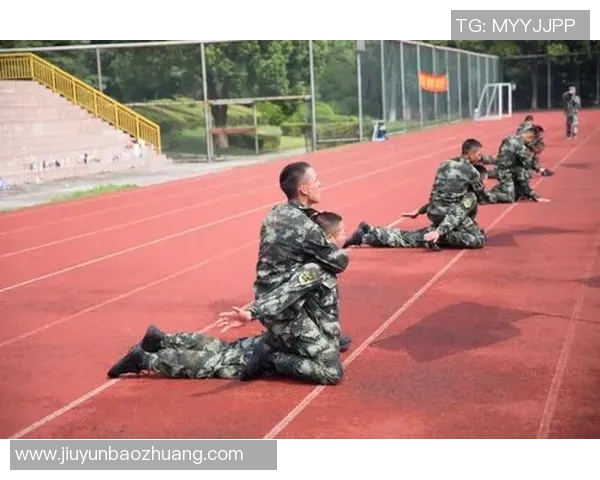 韩国足球明星军训视频展现团队精神与拼搏意志的精彩瞬间